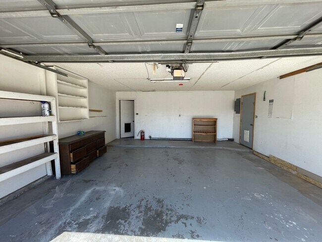 Building Photo - 1504 W Mann Ave