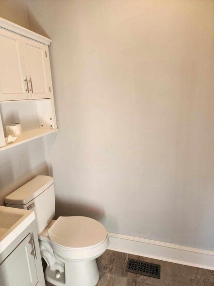 Building Photo - 522 S Broadway