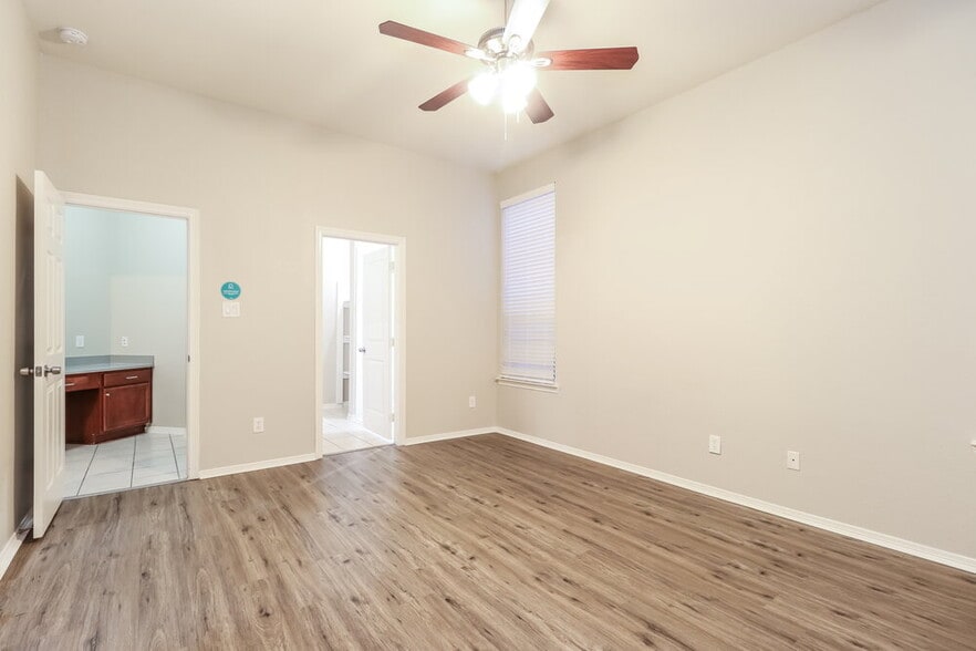Building Photo - 2307 Jefferson Crossing Dr