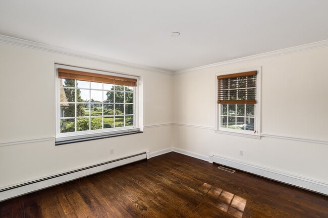 Building Photo - 14 Shoal Point Ln