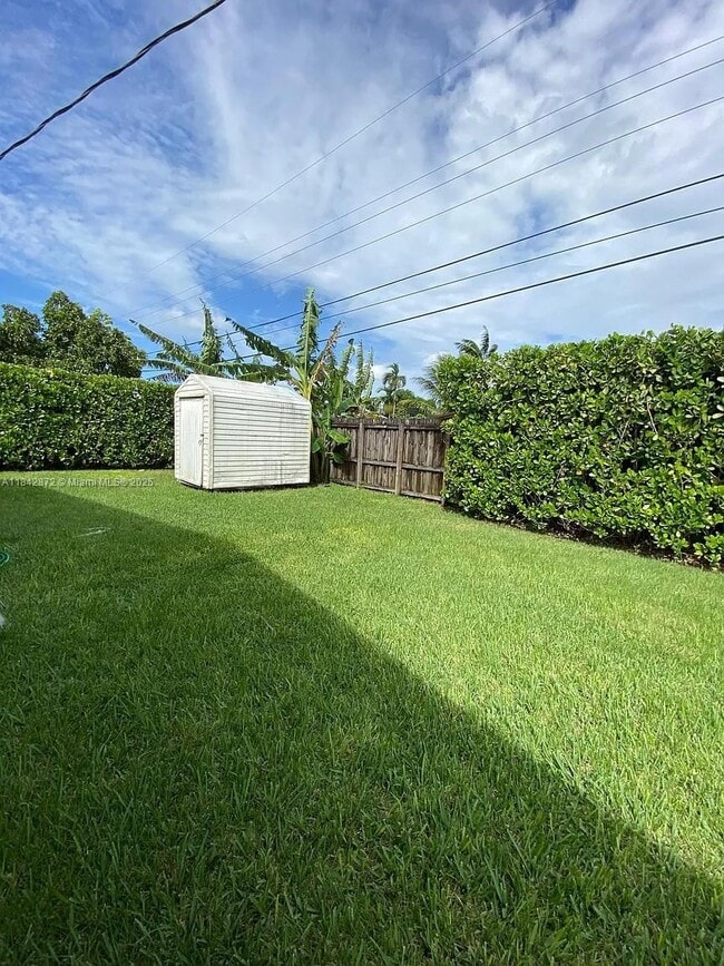 Building Photo - 8855 SW 41st Terrace