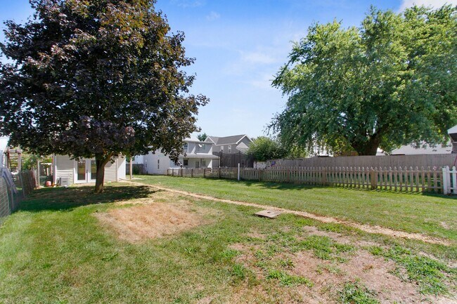 Building Photo - Coming Soon- Charming 2 Bedroom, 1.5 Bath ...