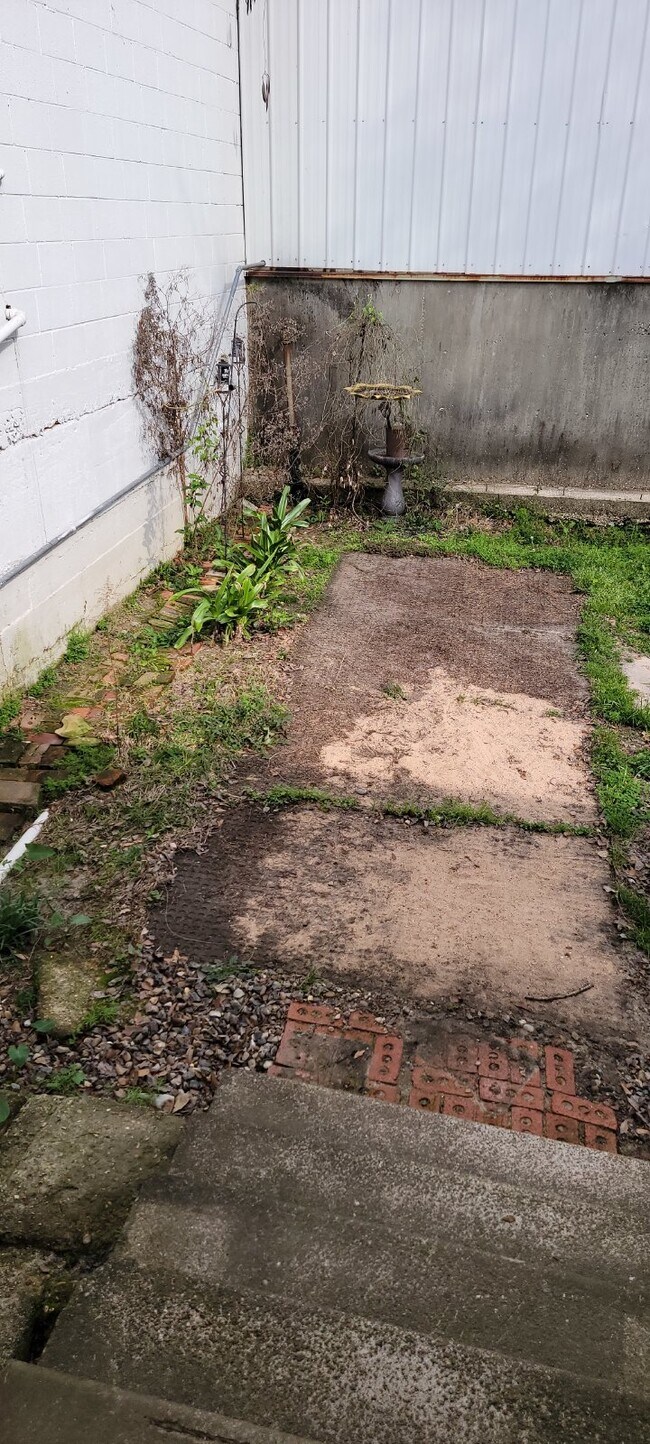 Building Photo - 2 Bed/1Bath apartment, perfect for militar...