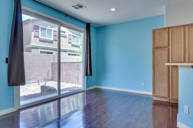 Building Photo - NW 3 bedroom!! Community Pool!! Playground...