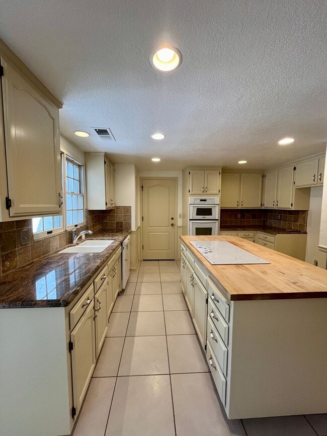 Building Photo - San Gabriel