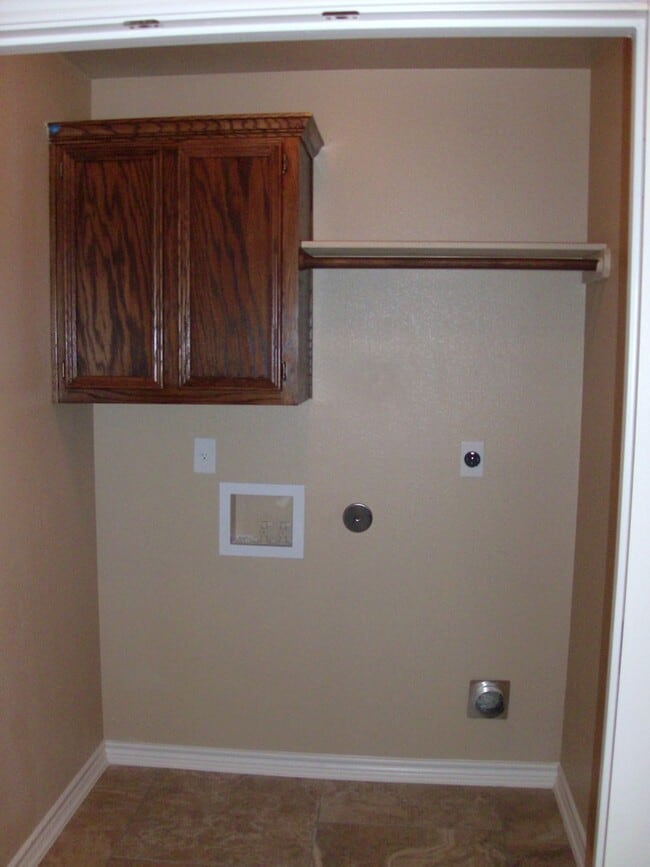 Building Photo - 5605 Settlers Ct