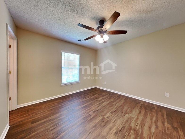 Building Photo - 3011 Mapleleaf Drive