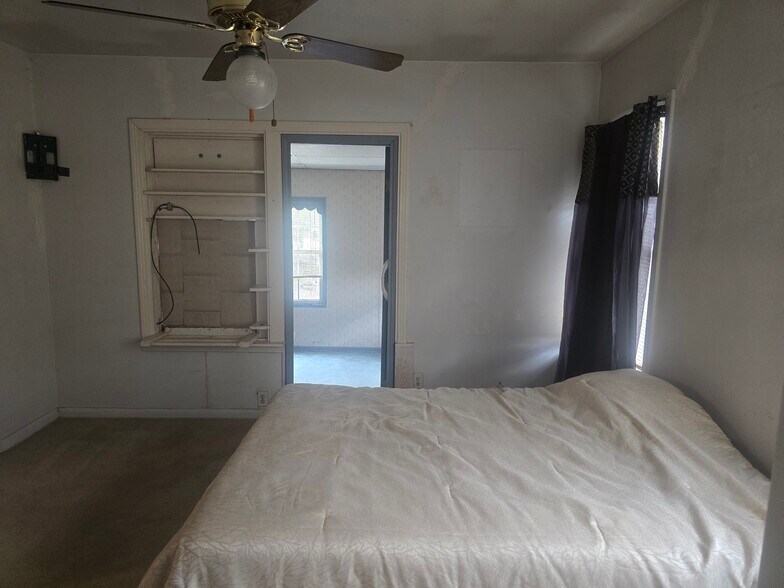 Building Photo - 3251 W Woodlawn Ave