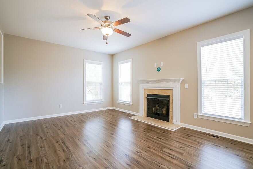 Building Photo - 1220 Crendall Way