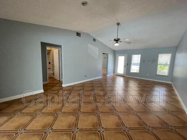 Building Photo - 12813 Starling Dr