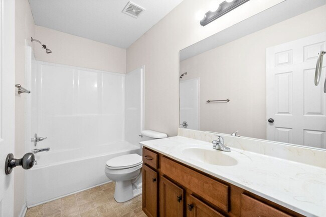 Building Photo - 3 Bedroom 2 Bath Pet Friendly Home For Rent Near Post!