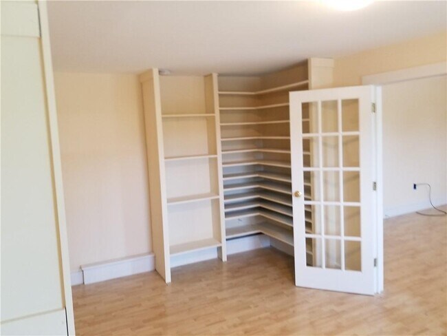 Building Photo - 16 Clearview Ave