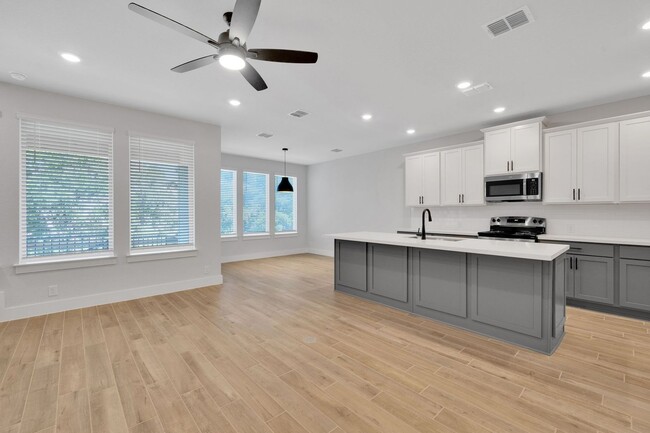 Building Photo - 13608 Giovannis Gdn