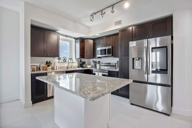 Building Photo - 605 Kemp St