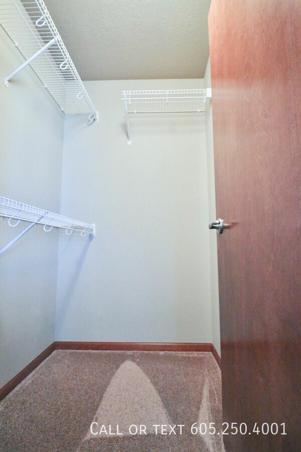 Building Photo - Sensational 2 bedroom Town Home in Harrisb...