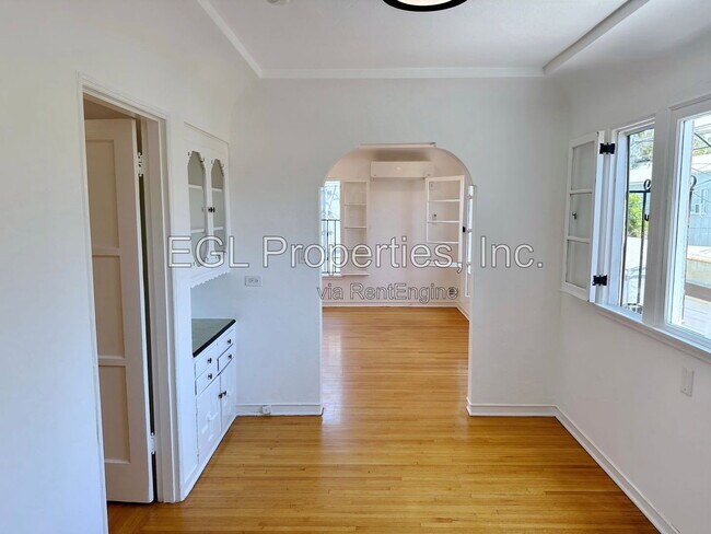 Building Photo - 1016 1/2 South Crescent Heights Boulevard