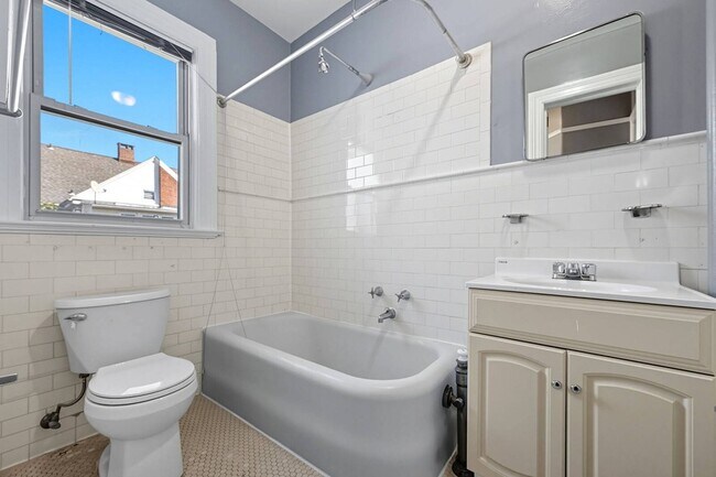 Building Photo - 165 Park Ave