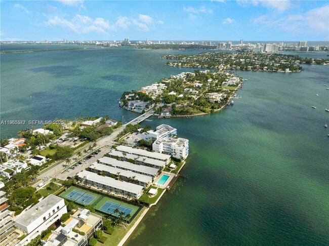 Building Photo - 1130 Venetian Way