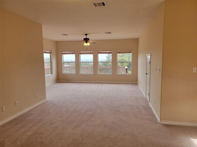 Building Photo - 404 Golf Crest Ln