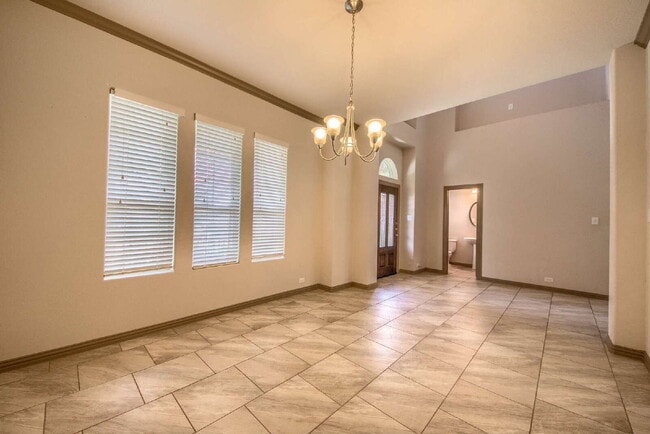 Building Photo - ****Go Big, Then Come Home to Comfort and Style!****