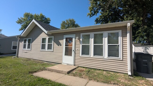 Primary Photo - 3-bedroom in Lewis Central