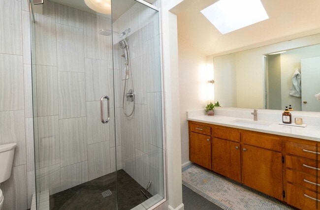 Building Photo - 665 NE 12th St