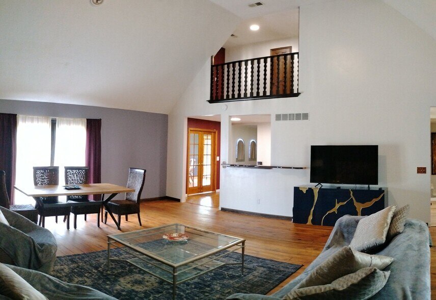 Building Photo - 2115 Pineshore Ct
