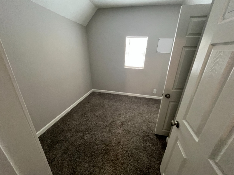 Building Photo - 129 Pratt St