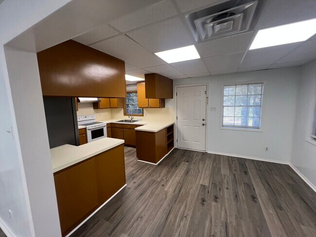 Building Photo - 11106 N Dowling Rd