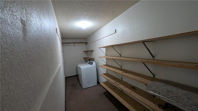 Building Photo - 2225 E Jonquil Rd