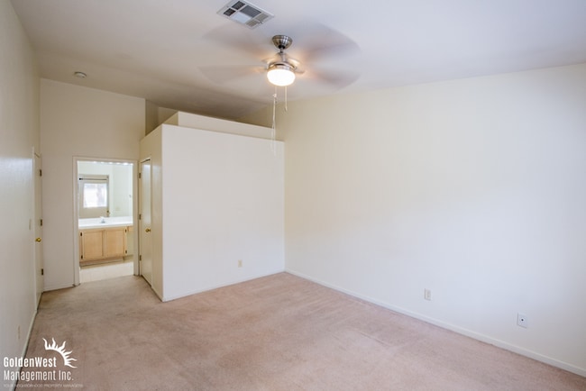 Building Photo - Bright and Spacious 2Bdm 2Ba in Gated Comm...
