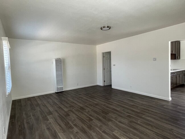 Building Photo - Large Upgraded One Bedroom Apartment!