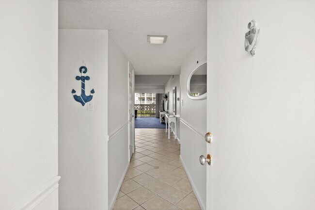 Building Photo - 909 Santa Rosa Blvd