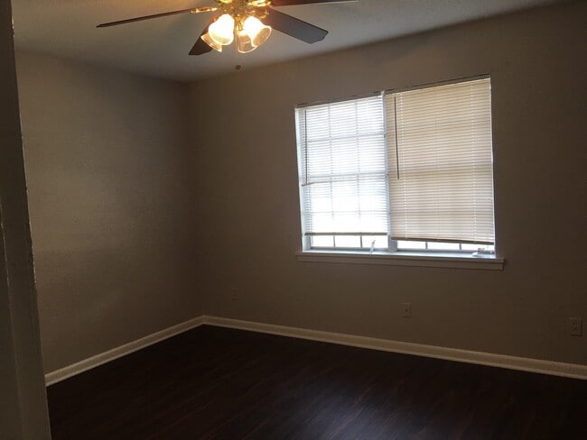 Building Photo - LINWOOD- section 8 approved