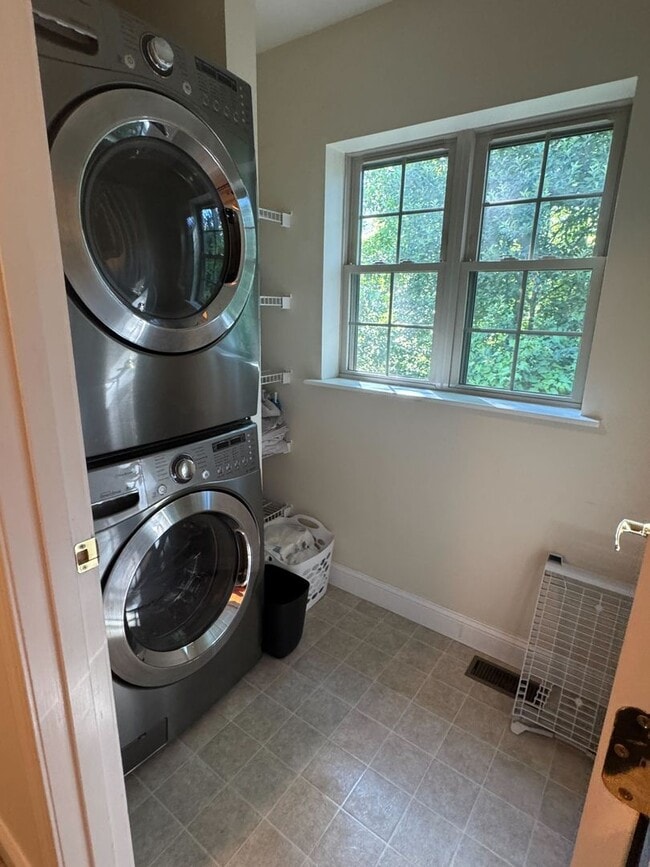 Building Photo - Spacious Furnished 3-Bedroom Condo – All U...