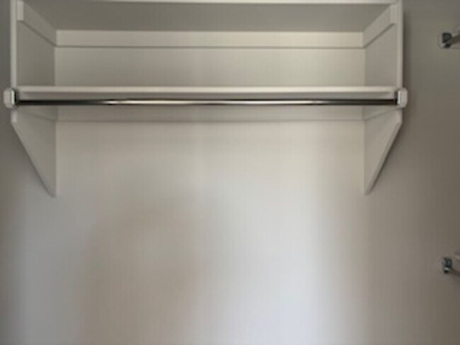 Building Photo - Stunning New Home