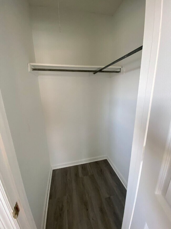 Building Photo - 3 Bed, 1.5 Bath | Charming Neighborhood | Close to Costco, Topgolf, and Shopping