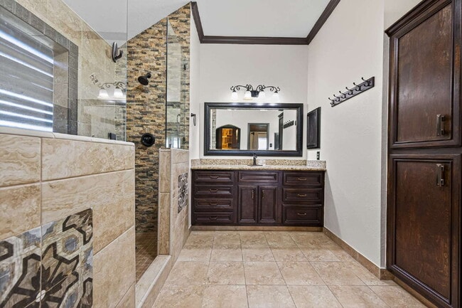 Building Photo - One of a kind home in Katy with large backyard and outdoor Oasis. With nearly 2300 sqft there's p...