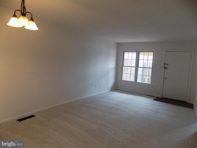 Building Photo - 106 Bancroft Rd