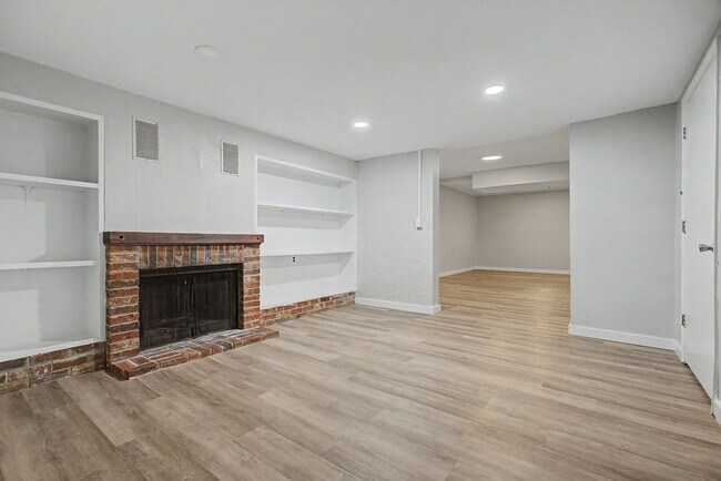 Building Photo - 1811 Devra Dr