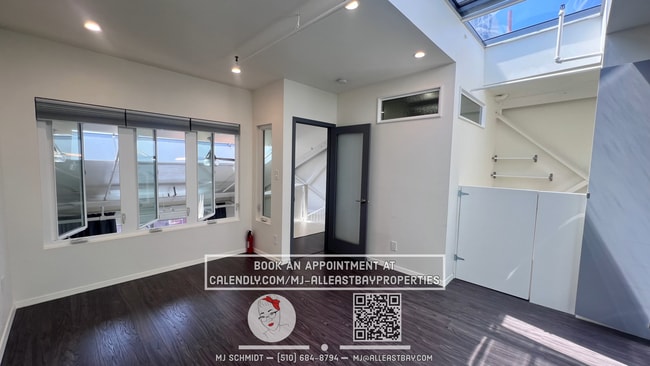 Building Photo - Contemporary loft-style 1 bedroom $2400