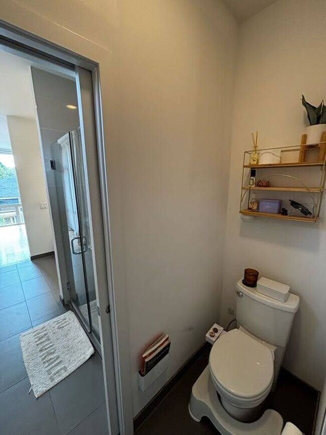 Building Photo - Modern Tri-Story in the heart of Capitol Hill