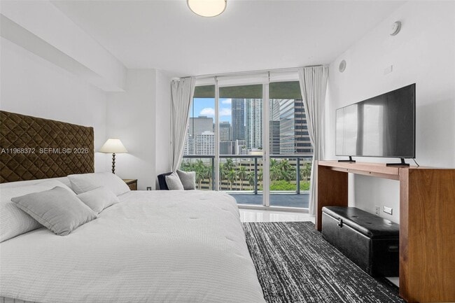 Building Photo - 495 Brickell Ave