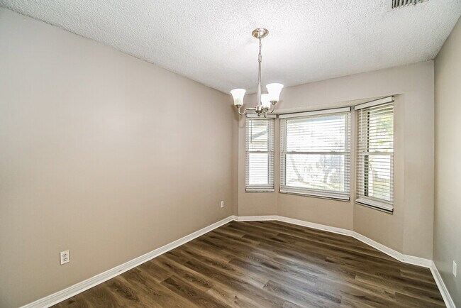 Building Photo - 810 Hardwood St