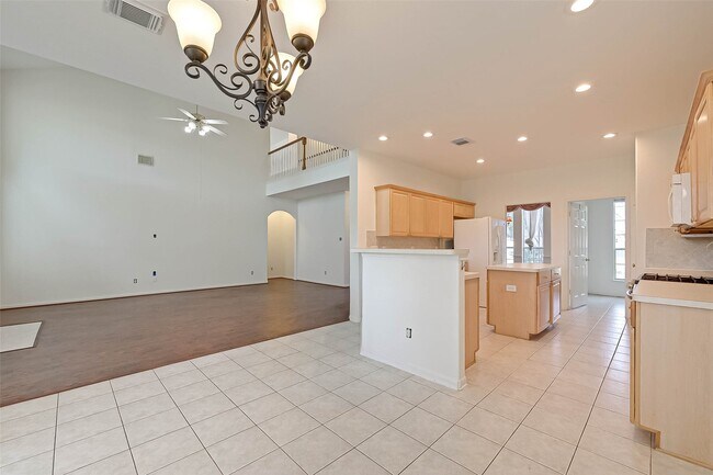 Building Photo - 8846 Gas Light Village Dr