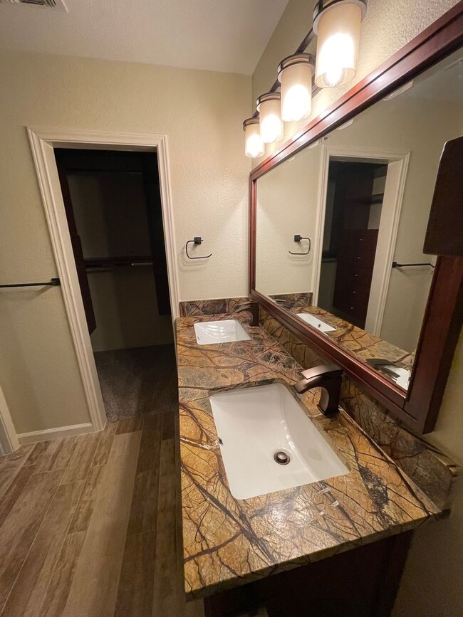 Building Photo - Rare Rental- Fully Renovated Classic in Ca...