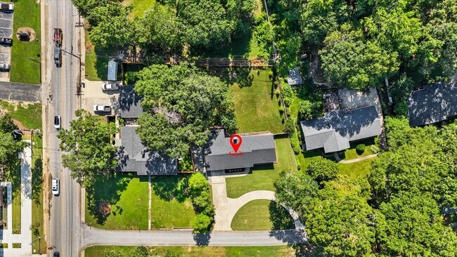 Building Photo - 103 Poinsettia Dr
