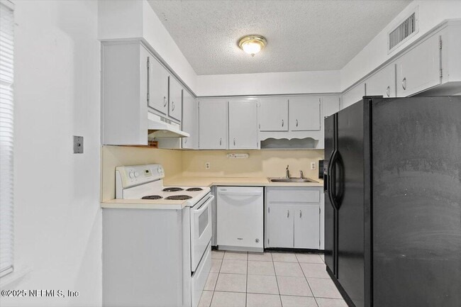 Building Photo - 902 2nd St S