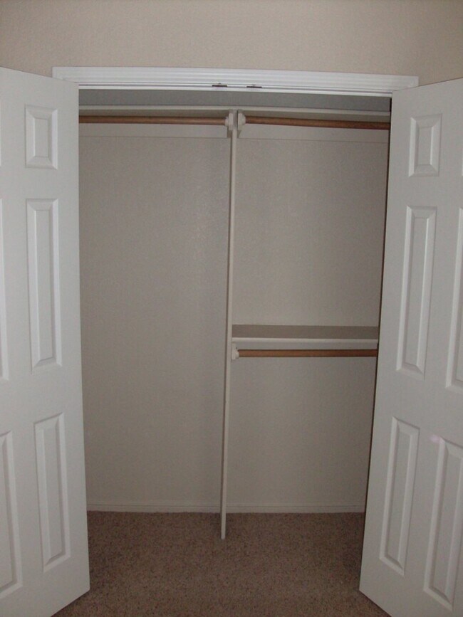 Building Photo - Adorable 2 Bed/2 Bath Duplex in Trimmier Estates!