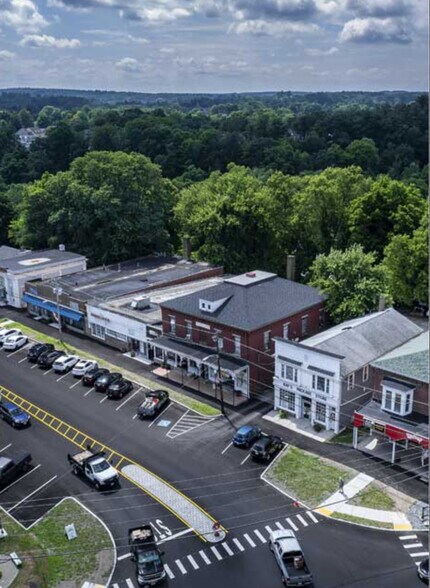 Building Photo - 27 Pine St